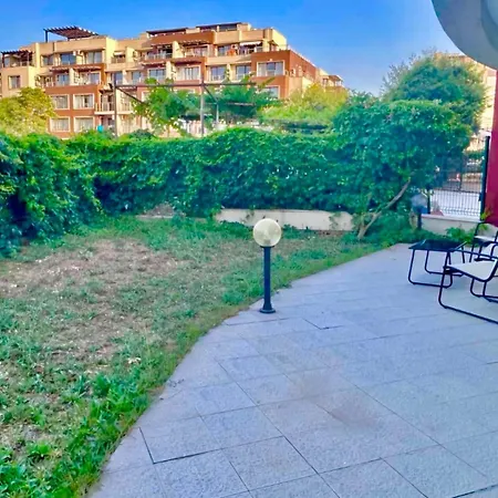 アパート Seaview,parking & Garden 1br Sozopol-beach ソゾポル